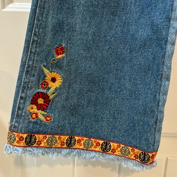 Looney Tunes - Embroidered Tweety Jeans - Picture 5 of 8
